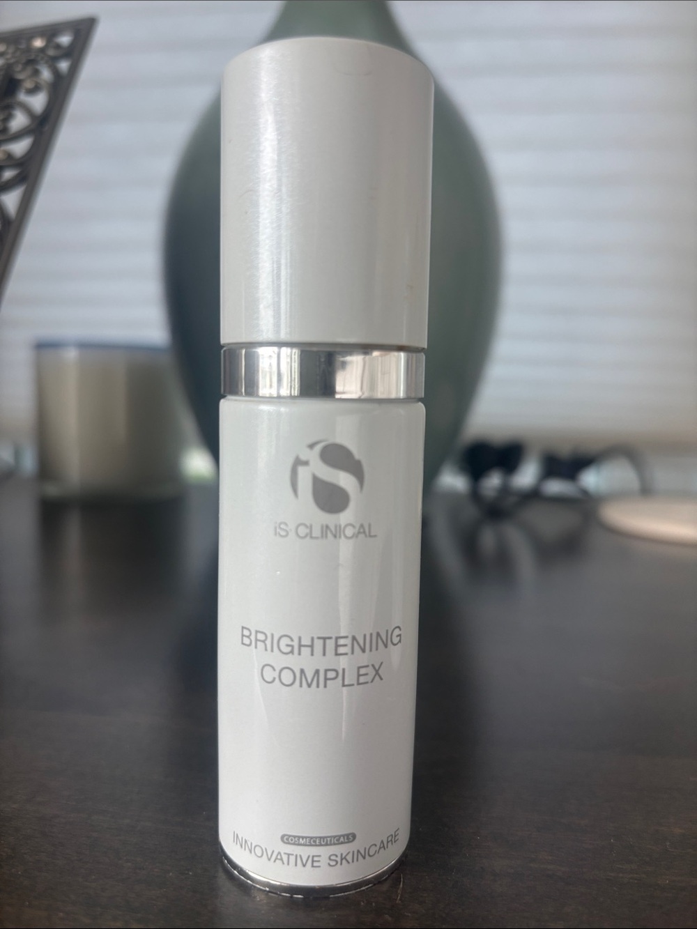 iS Clinical Brightening Complex Serum — White